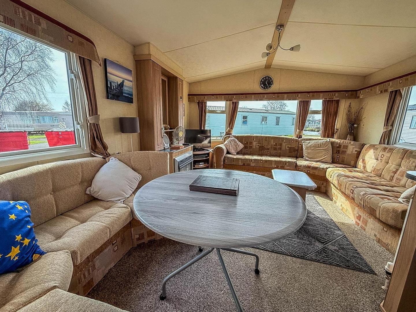 Spacious 8 Berth Caravan At Southview Holiday Park Near Skegness Ref 33018Ml Экстерьер фото